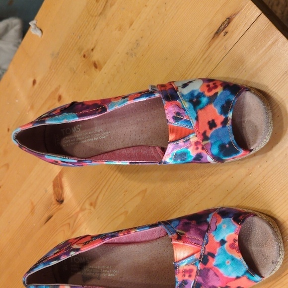 Step into Summer with Toms Oahu Espadrille: Perfect Blend of Style and Comfort - Picture 7 of 15